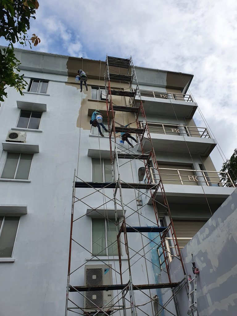 1-dich-vu-son-nha-tron-goi-gia-re